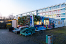 Bunt gestalteter Container als Anlaufstelle für das Projekt CoCu - Cooking Culture; Copyright: Sandra Pötzsch